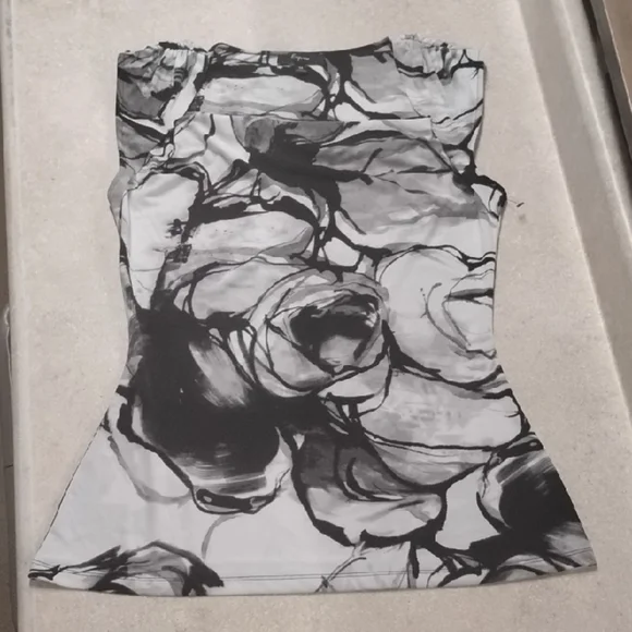 Express Monochrome Floral Blouse - Picture 1 of 3